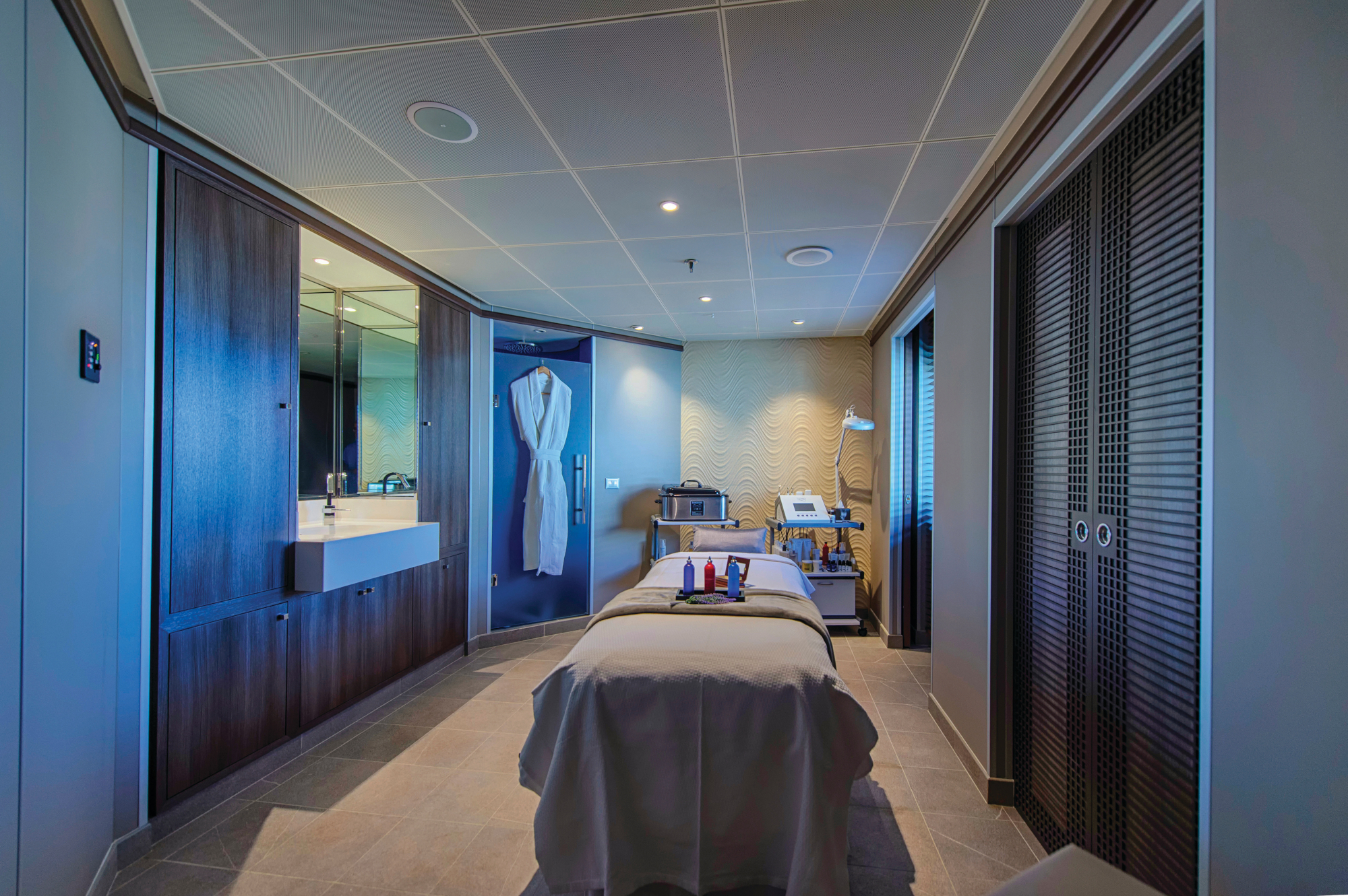 MyCruise Silversea Silver-Muse Offentlige-arealer Pool-spa4